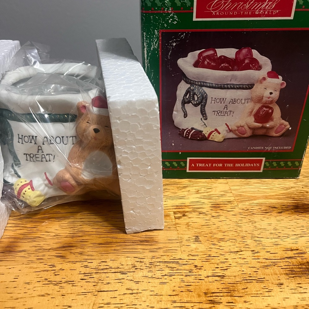House Of Lloyd Christmas Around The World A Treat For The Holidays Candy Bowl